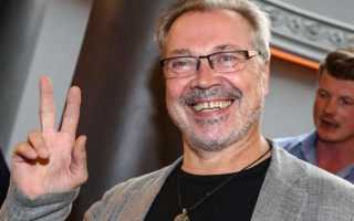 Прожили вместе семь лет: Владимир Зайцев признался, что целовался с любовницей на глазах у жены