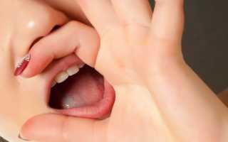 Почему многие мужчины обожают кончать девушкам в рот