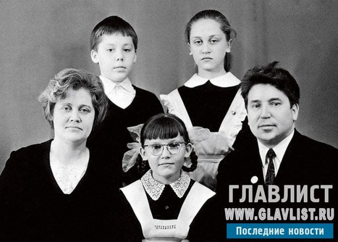 40 фото Елены Малышевой, ее семьи: мужа, сыновей, сестры и брата