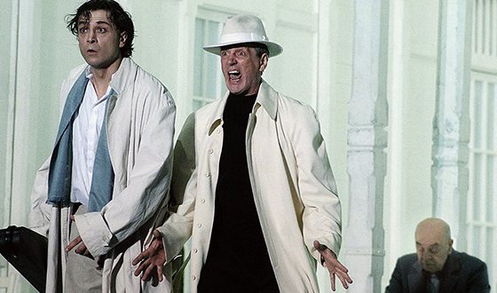 Александр Лазарев, Александр Абдулов и Леонид Броневой в постановке «Плач палача»