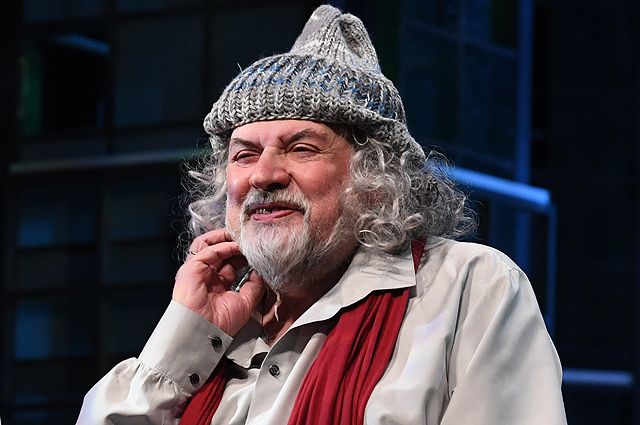 Александр Ширвиндт в роли Петра Павловича Зарайского в сцене из спектакля по пьесе и в постановке Родиона Овчинникова «Где мы?∞!...» в Театре сатиры. 2021 г.