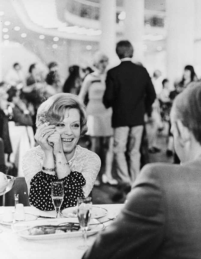 Алиса Фрейндлих в кино