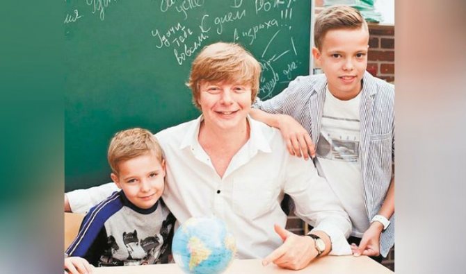 Андрей Григорьев-Апполонов и его дети: Иван и Артемий (2018 год)