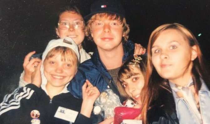 Андрей Григорьев-Апполонов с фанатками