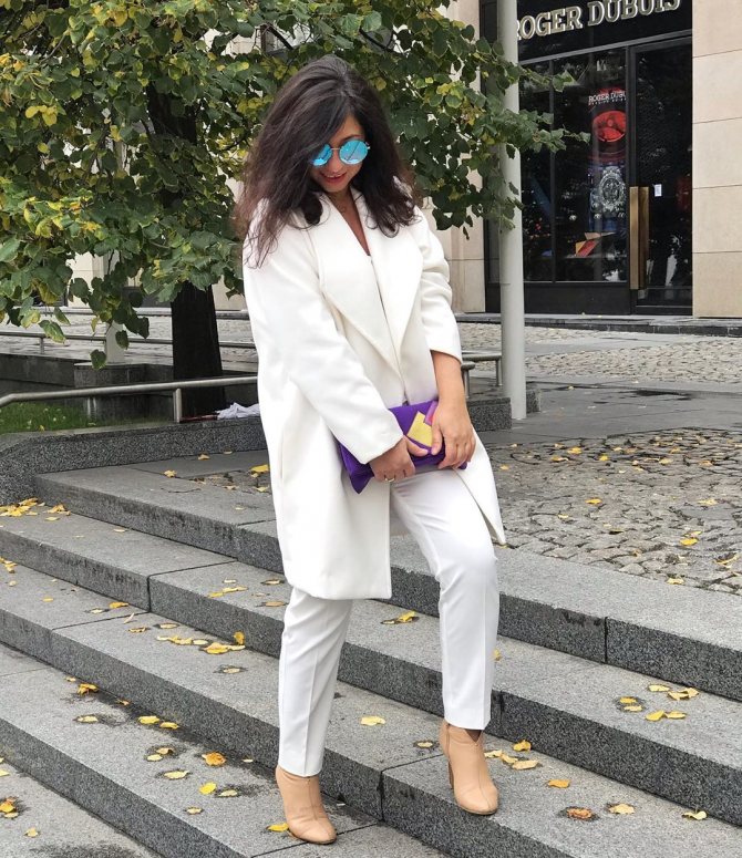 Белое пальто 2021 фото 2