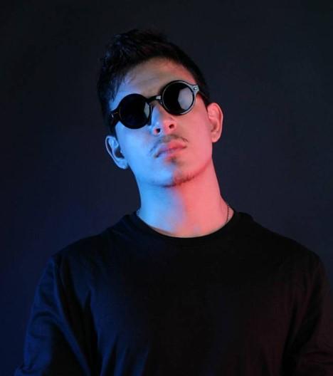 Биография и личная жизнь Дениса Харитонова, путь к успеху и последние новости о Rasster