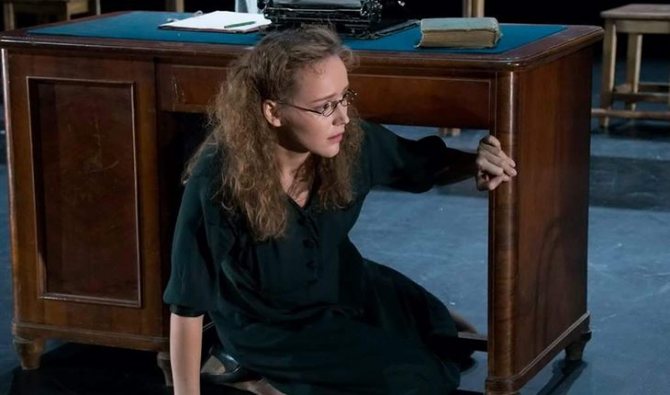 Дарья Щербакова на сцене театра