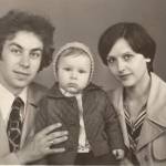 Дмитрий Дюжев с родителями