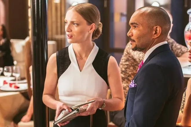 Екатерина Вилкова и Григорий Сиятвинда (кадр из сериала «Отель “Элеон”»)