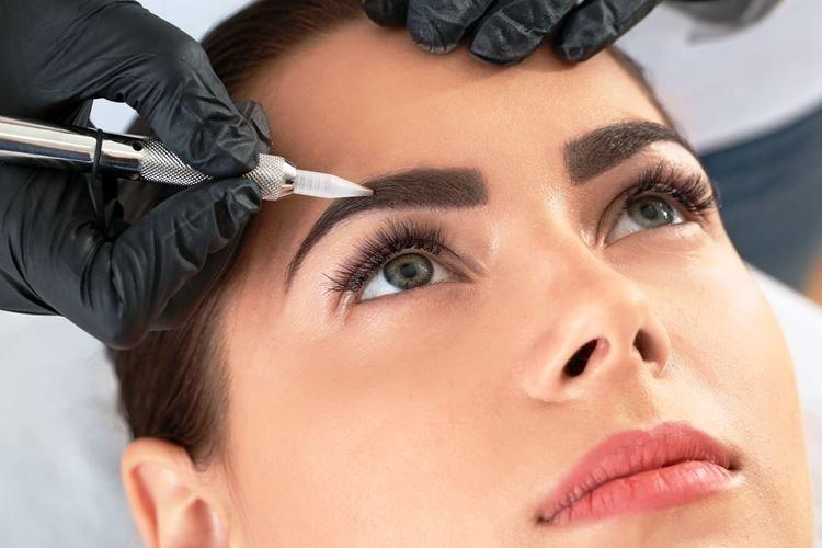 Этапы перманентного макияжа бровей