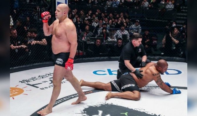 Федор Емельяненко победил Куинтона Джексона