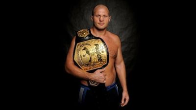 Федор Емельяненко с поясом Pride