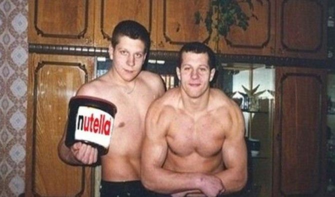 Фёдор Емельяненко в молодости (справа)