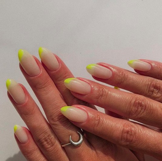 френч на миндалевидных ногтях фото 10