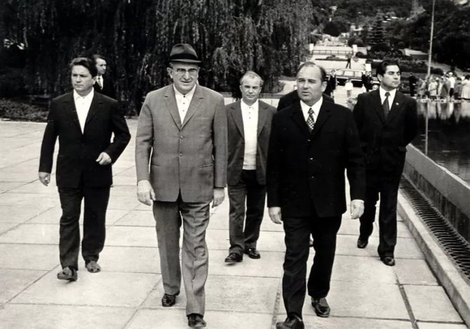 Горбачев с Юрием Андроповым