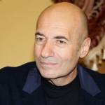 И. Крутой на пресс-конференции, посвященной концерту Д. Кудайбергенова в усадьбе