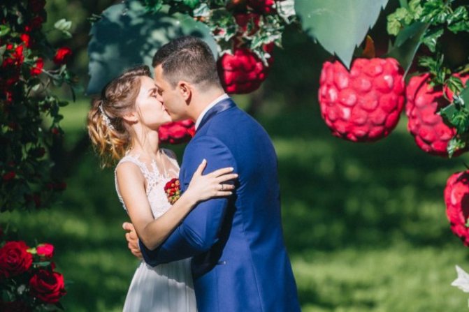 Малиновая свадьба