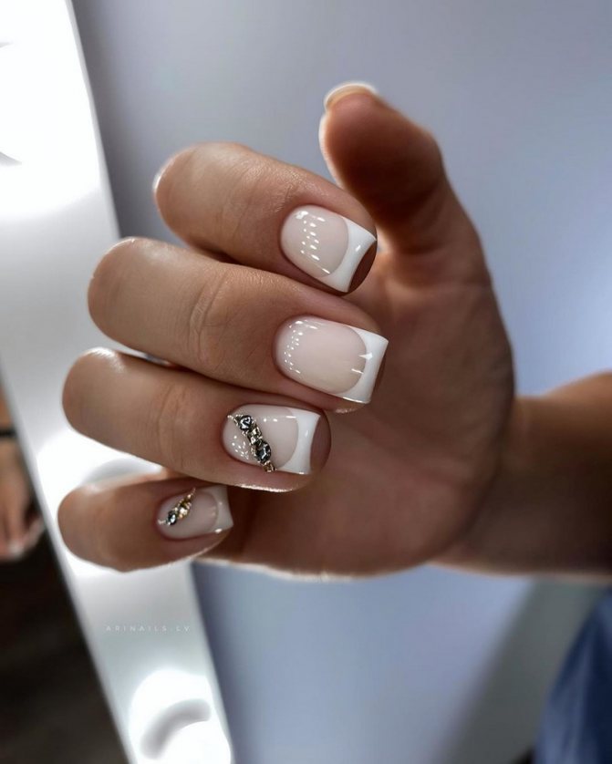 Маникюр на квадратные ноготки в сезоне 2021-2022. Фото. Тренды