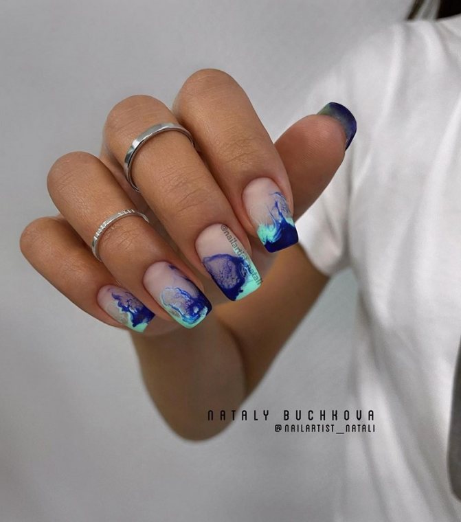 Маникюр на квадратные ноготки в сезоне 2021-2022. Фото. Тренды