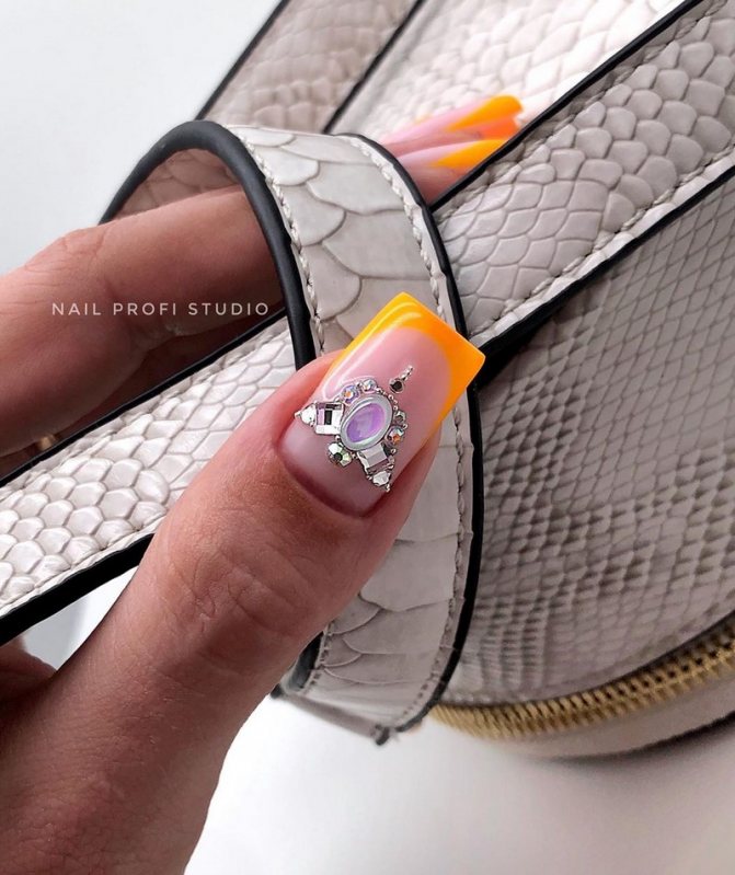 Маникюр на квадратные ноготки в сезоне 2021-2022. Фото. Тренды