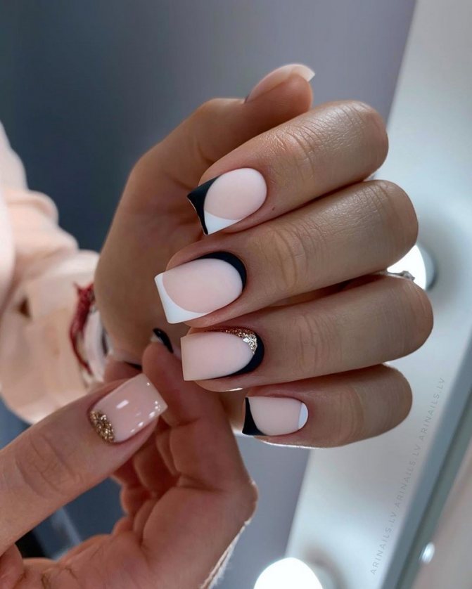 Маникюр на квадратные ноготки в сезоне 2021-2022. Фото. Тренды