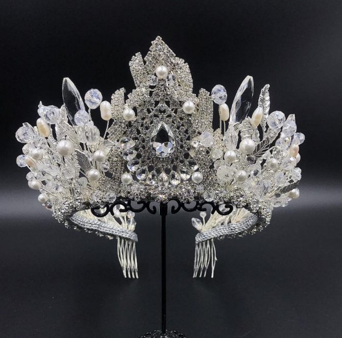 Модные свадебные диадемы 2021 фото роскошных вариантов