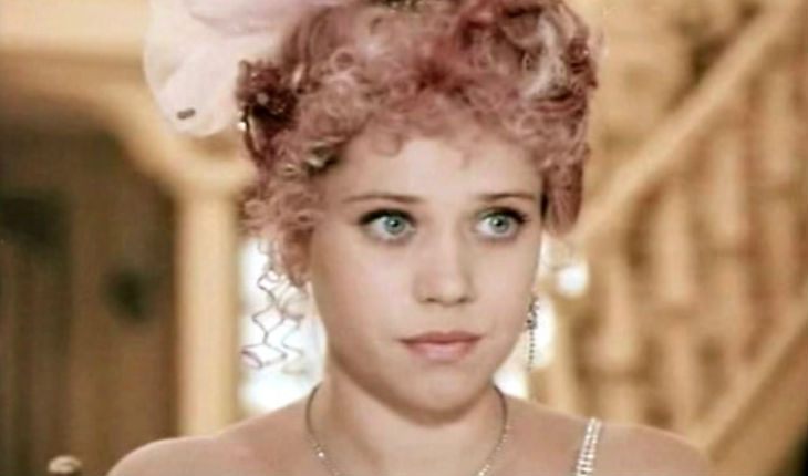 На фото: дочь Алисы Фрейндлих в фильме «Не покидай» (1989)