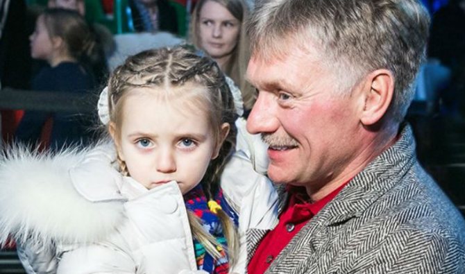 Надя Пескова занимается фигурным катанием, как мама