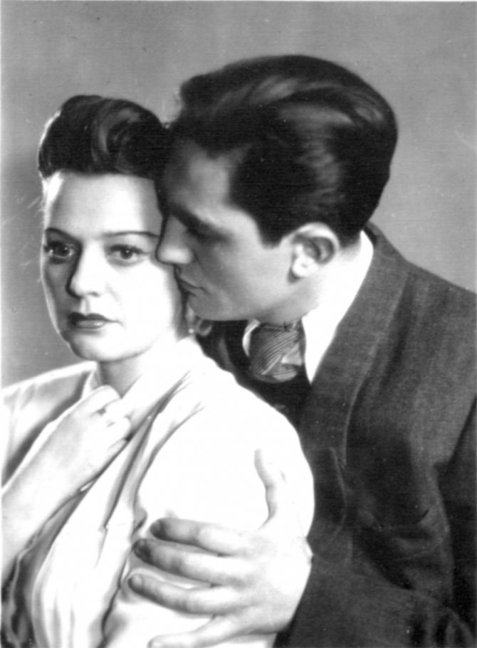 Наталья Бурмистрова и Павел Луспекаев в спектакле Тридцать сребреников