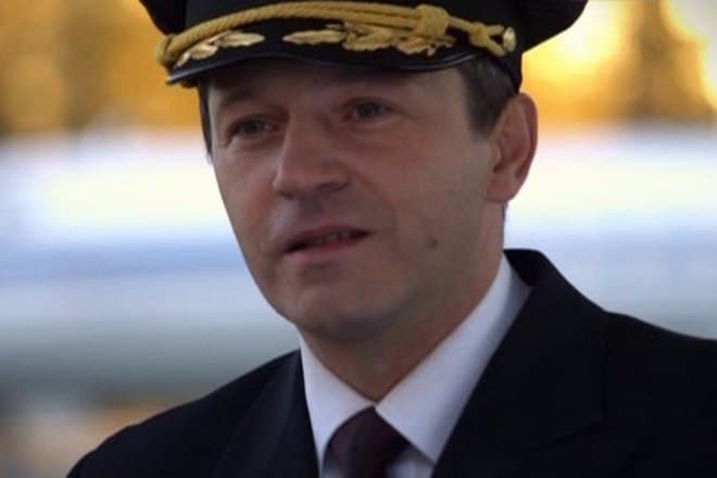 Никита Салопин в роли Дмитрия Проскурина / Кадр из сериала «Здесь кто-то есть»