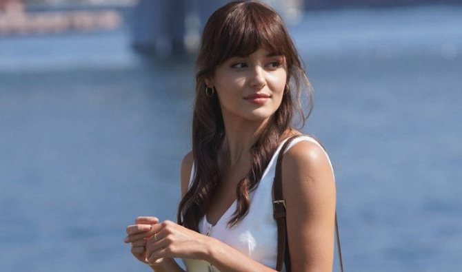 Обворожительная Ханде Эрчел