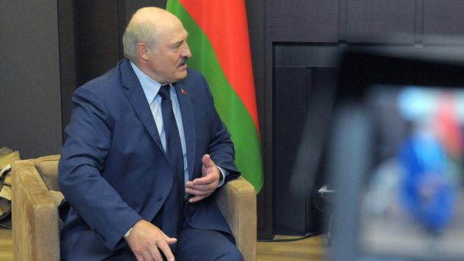 Президент Белоруссии Александр Лукашенко во время встречи с президентом РФ Владимиром Путиным