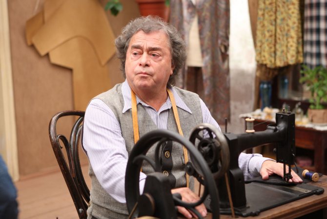 Роман Карцев в роли портного Перельмутера в фильме Владимира Аленикова Улыбка бога, или Чисто одесская история (2008)