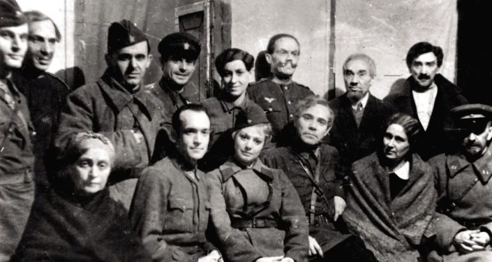 С однополчанами. 1940-е годы