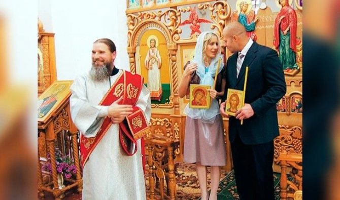 Супруги решили обвенчаться