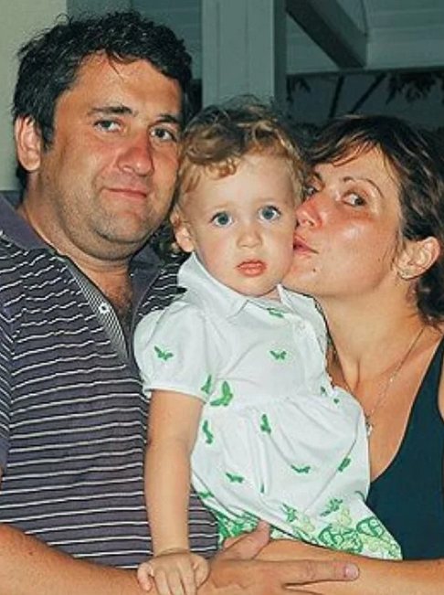 Светлана Зейналова с бывшем мужем и дочерью