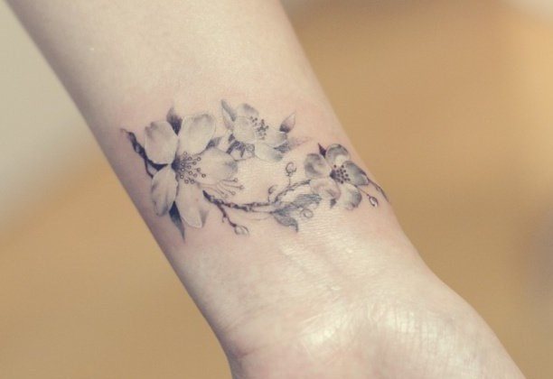Татуировки для девушек на руке и их значение. Фото, эскизы, красивые, маленькие, надписи