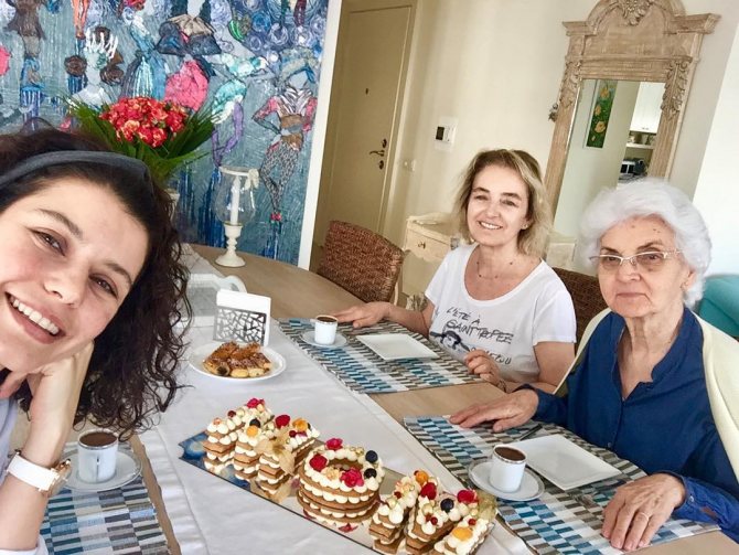 турецкая актриса берен саат фото