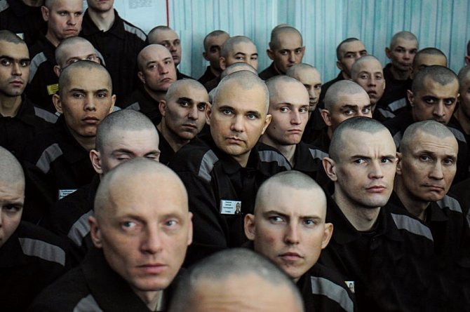 Заключенные исправительной колонии