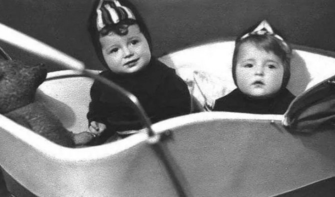 Женя Белоусов и его брат-близнец Саша