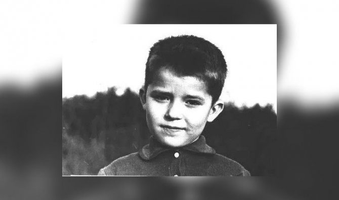 Женя Белоусов в детстве